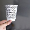 Specialtryckt 240 ml BIO-pappersmugg med 'Dan & Decarlo'-logotyp